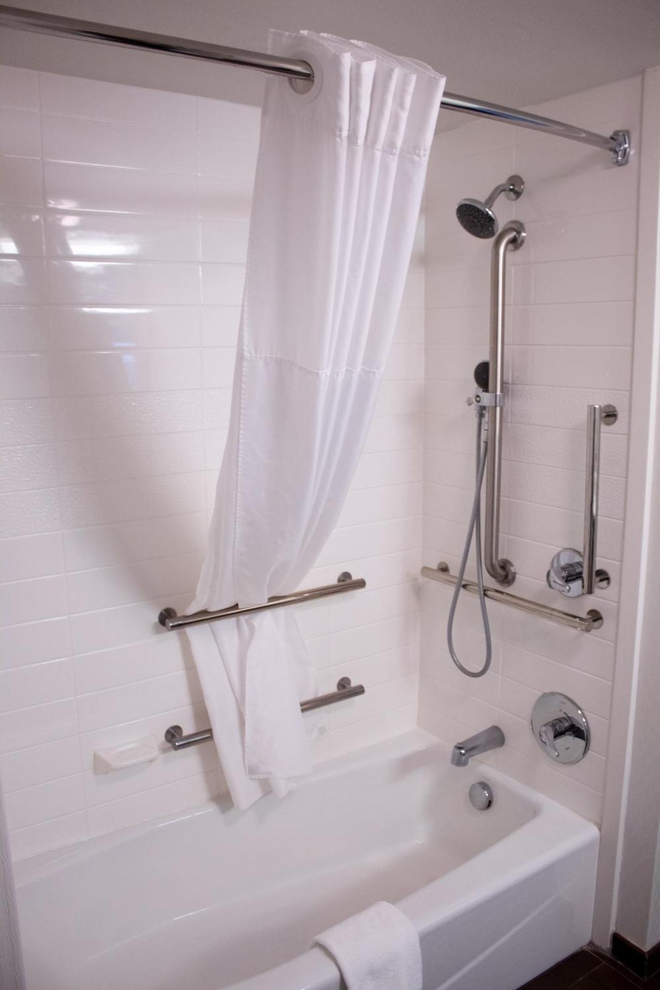 Hampton Inn & Suites Big Rapids, Mi Екстер'єр фото