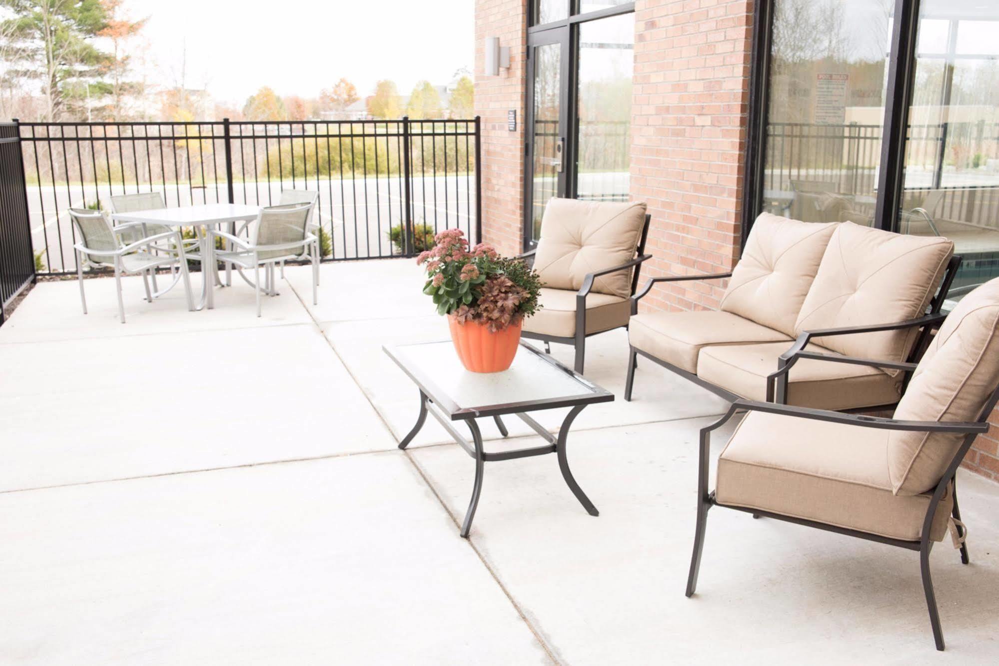 Hampton Inn & Suites Big Rapids, Mi Екстер'єр фото